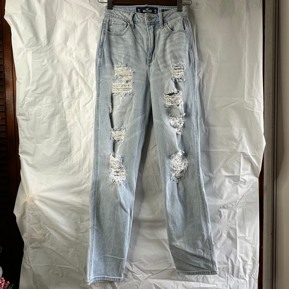 Hollister Curvy Ultra High Rise Vintage Relaxed Denim Mom Jean W24 L29